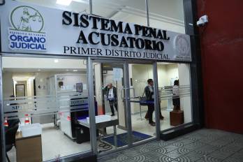 Jueza detalla criterios para imputar a Carrizo y ordenar casa por cárcel.