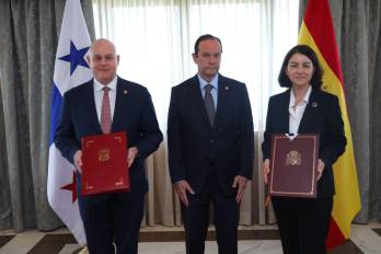 El viceministro de Asuntos Multilaterales Carlos Guevara Mann, el canciller Javier Martínez-Acha, y la secretaria de Estado de Cooperación Internacional de España Eva Granados.