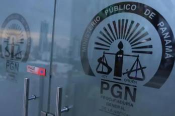 La mujer es investigada por presunto trato negligente contra sus nietos. Sus hermanos quedaron bajo protección de un familiar tras el fallecimiento del niño de 10 años.