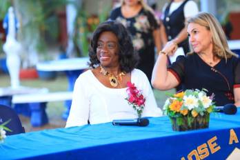 La ministra de Educación, Lucy Molinar, durante el acto de inauguración del colegio José Agustín Arango.
