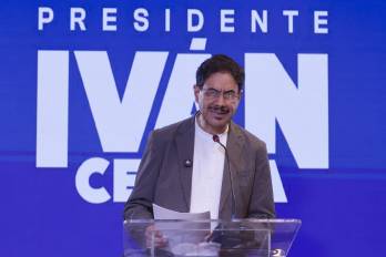 El candidato a la Presidencia de Colombia Iván Cepeda habla en una rueda de prensa este 11 de junio de 2026, en Bogotá (Colombia).