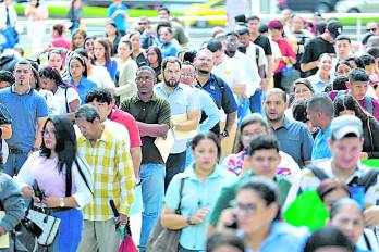 Pasantes recibirían $450 y seguro privado sin generar relación laboral.