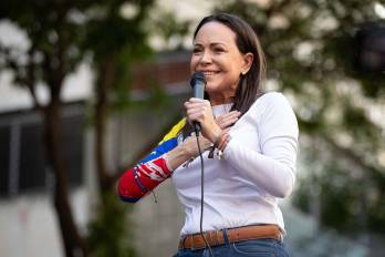Fotografía de archivo fechada el 09 de enero de 2025 de la líder opositora María Corina Machado, hablando durante un acto de campaña en Caracas.