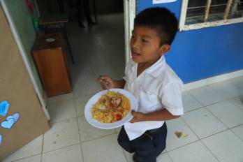 La licitación impactará a casi 284 mil estudiantes en las 22 regiones educativas de Panamá.