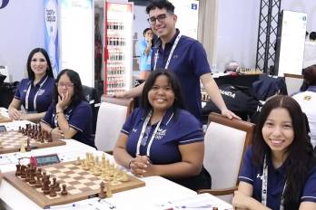 El equipo contó con la guía del Maestro FIDE Orlando León, capitán que supo conducir y respaldar a las jugadoras en cada partida.