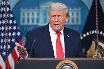 El presidente de Estados Unidos, Donald Trump, habla durante una sesión informativa en la Sala Brady de la Casa Blanca en Washington, D.C., el 20 de enero de 2026.