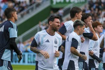 Lionel Messi, durante el entrenamiento de la selección argentina realizado en el estadio Martínez Valero.