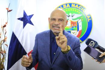 El diputado Ernesto Cedeño analizó finanzas municipales, justicia, economía, Canal de Panamá y transparencia durante una entrevista sobre la agenda legislativa nacional.