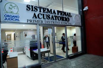 Jueza detalla criterios para imputar a Carrizo y ordenar casa por cárcel.