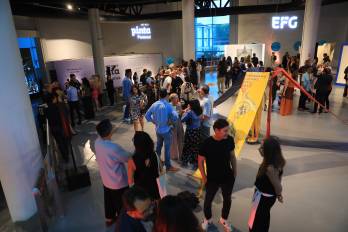 Las piezas de arte contemporáneo creaban un diálogo entre ellas mismas.