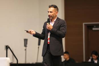 Giovanni Valencia, de IFX, destacó que la inteligencia artificial y la protección de la información serán claves en el comercio del futuro.