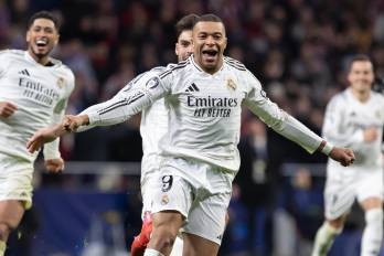 El gran protagonista de la noche fue Kylian Mbappé, autor de los dos goles merengues que permitieron al conjunto blanco llevarse tres puntos de enorme importancia en la lucha por el campeonato.