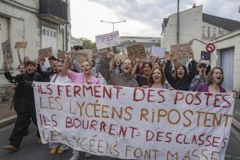 Las protestas en Francia comenzaron con las reivindicaciones de los estudiantes de secundaria, quienes exigían mejores condiciones en sus lugares de estudio.
