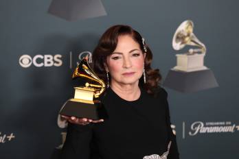 La cantante Gloria Estefan posa en la sala de conferencia de prensa de los premios Grammy en Los Ángeles (EE.UU.). EFE/EPA/CHRIS TORRES