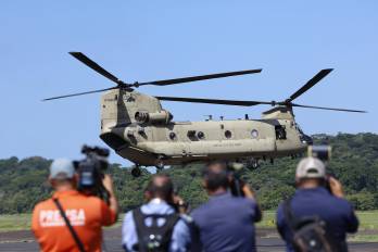 Helicópteros estadounidenses despegan de la Base Aérea Teniente Octavio en Panamá Pacífico