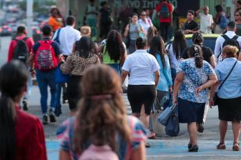 Los censos de 2000 – 2010 y 2023 muestran una estructura poblacional en Panamá que cambia debido a un aumento en la participación porcentual de cada grupo etario en la población total del país.