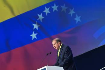 González Urrutia se encuentra asilado en España.