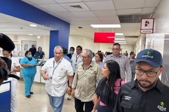 El Minsa también inspecciona hospitales en Azuero y Coclé, mientras coordina la instalación de carpas para reforzar la atención sanitaria en las zonas afectadas.