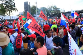 Imagen de protesta en los predios de la Asamblea Nacional en la 5 de Mayo.