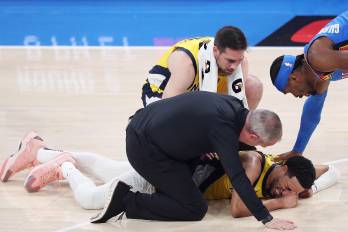 El jugador de los Indiana Pacers, Tyrese Haliburton al momento de su lesión.