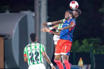 Instantes del partido entre Alianza y Plaza Amador.