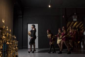 Las rebeldes, performance de Humberto Vélez en colaboración con las mujeres de la Banda Internacional El Hogar y representantes femeninas del arte, la cultura y el activismo. MAC Panamá , 2018.