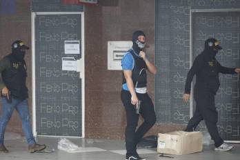 Agentes de la DIJ armados durante las protestas de Bocas del Toro.
