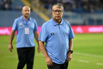 El entrenador de la selección de El Salvador, Hernán Darío Gómez.