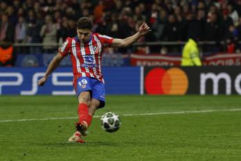 El delantero argentino del Atlético de Madrid Julián Álvarez, en su lanzamiento en la tanda de penaltis durante el partido de vuelta de los octavos de final de la Liga de Campeones ante el Real Madrid.