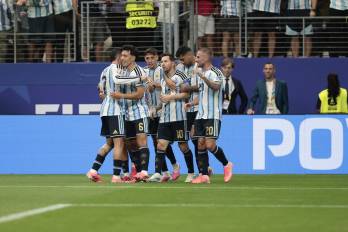 Messi alcanzó su gol número 16 en Copas del Mundo, igualando provisionalmente al alemán Miroslav Klose como el máximo artillero en la historia de la competición.