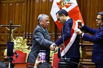 Jerí completará el mandato que ejercía Boluarte desde diciembre de 2022, cuando accedió al cargo por la destitución y encarcelamiento del expresidente Pedro Castillo.