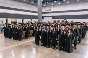 Total de graduados: 92 profesionales en diversas ramas farmacéuticas.