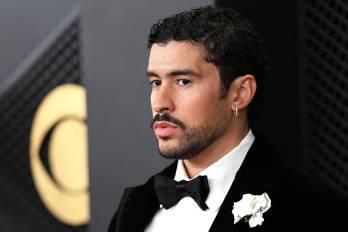El cantante puertorriqueño de música urbana Bad Bunny posa en la alfombra roja de la 68º edición de los premios Grammy este domingo, en Los Ángeles (Ca, EE.UU.). EFE/ Octavio Guzmán