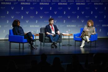 La directora de la Berlinale, Tricia Tuttle y los codirectores de programación Michael Stuetz y Jacqueline Lyanga.