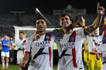 Los jugadores del París Saint-Germain, el marroquí Achraf Hakimi (izq.) y el español Fabian Ruíz.