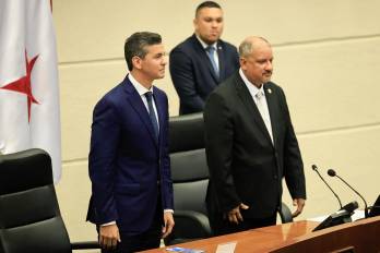 El presidente de Paraguay, Santiago Peña Palacios, durante su discurso en la sesión especial del pleno de la Asamblea Nacional.