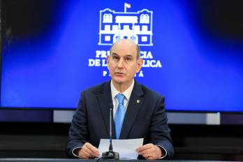 El Consejo de Gabinete aprobó una medida temporal que establece un precio tope para los combustibles.