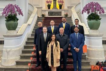 Ocho diputados realizan gira no oficial en Taiwán; Gobierno advierte posibles repercusiones.