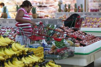 El administrador de la Acodeco explicó que la canasta básica de alimentos está en $303 mensuales en los supermercados, y desde inicios de año hasta la fecha muestra un incremento acumulado de $1.64 aproximadamente.