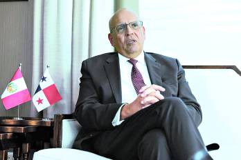 Mario López Chávarri, embajador de Perú en Panamá.
