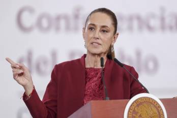 La presidenta de México, Claudia Sheinbaum, participa en una rueda de prensa este jueves en Palacio Nacional de la Ciudad de México (México). EFE/ Isaac Esquivel