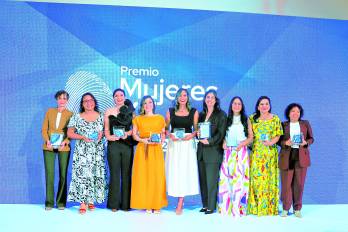 La noche reconoció a distintas ganadoras en la segunda edición del premio Mujeres Únicas: Construyendo un Futuro Sostenible.