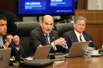 Ministro Felipe Chapman, durante el Consejo de Gabinete.