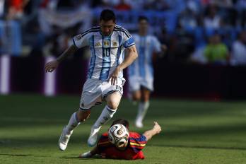 Lionel Messi de Argentina reacciona este domingo, al finalizar el partido de la final del Mundial de la FIFA 2026 entre España y Argentina en el estadio MetLife en Nueva Jersey, Estados Unidos.