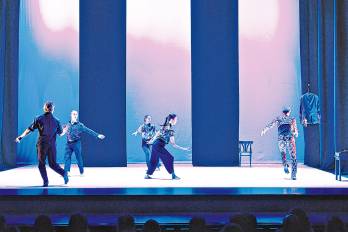 La compañía francesa CFB451 con su pieza “All in Jest”, cerró el festival PRISMA en el Teatro Nacional y contó con el apoyo de la Alianza Francesa.