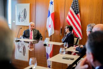 El presidente de la Rep. de Panamá, José Raúl Mulino, y la directora ejecutiva del Grupo Citi, Jane Fraser, reunidos.