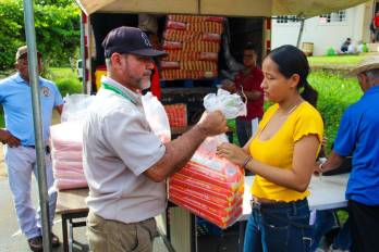 Las agroferias y tiendas permanentes del IMA buscan ofrecer productos básicos a bajos precios a la población