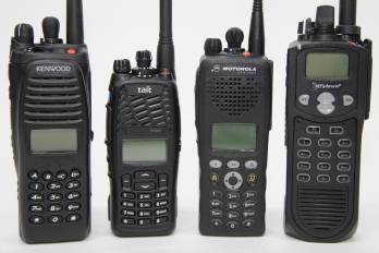 El Ministerio de Seguridad pagó 4,9 millones de dólares por radios P-25 para la Policía.
