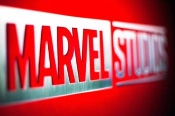 La jornada no se limitó al reino de Wakanda. Kevin Feige, presidente de Marvel Studios, sorprendió a la audiencia al invitar al escenario al actor Ryan Gosling y al cineasta Shawn Levy.