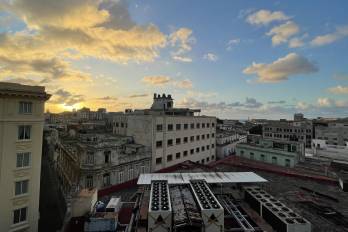 El corte, de acuerdo con AFP, comenzó a sentirse en la ciudad de La Habana al atardecer, poco antes de las 6:30 p.m. hora local.